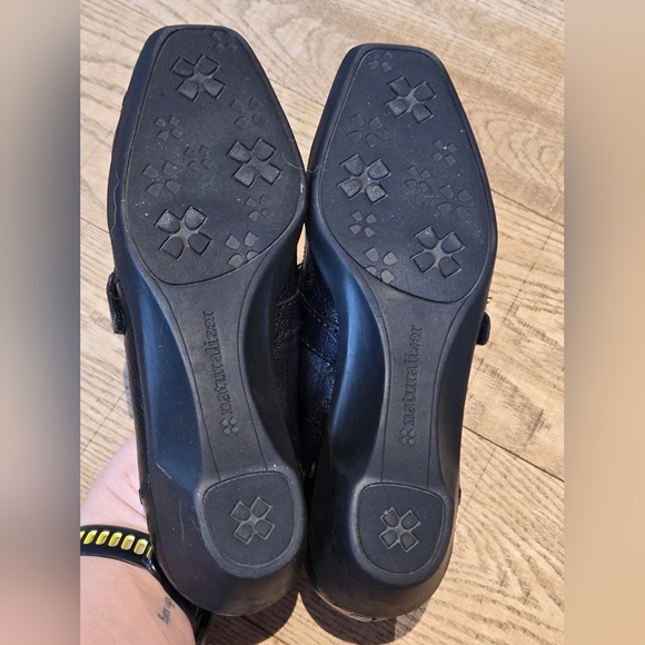 Naturalizer | Elegant Black 'Lola' Leather Wedge Shoes, Size 4M - Picture 8 of 9